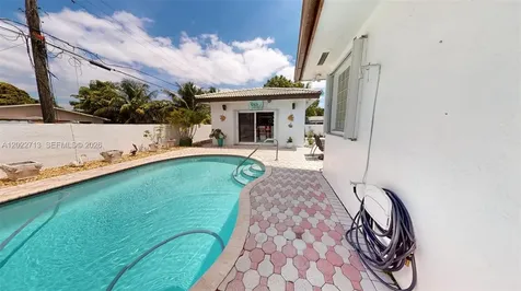 357 W 44th Street Hialeah FL 33012