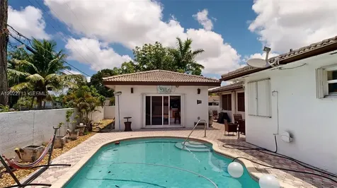 357 W 44th Street Hialeah FL 33012