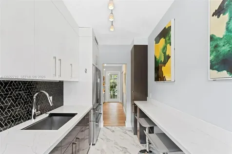 1925 Washington Avenue Miami Beach FL 33139
