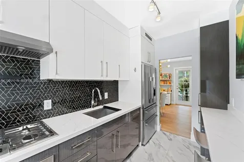 1925 Washington Avenue Miami Beach FL 33139