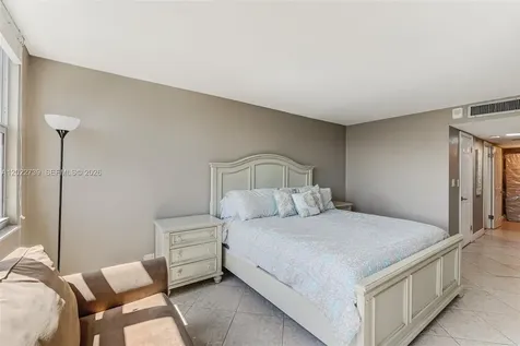 6039 Collins Avenue Miami Beach FL 33140