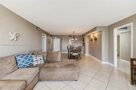 6039 Collins Avenue Miami Beach FL 33140