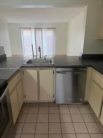 9475 Palm Creek N Pembroke Pines FL 33025
