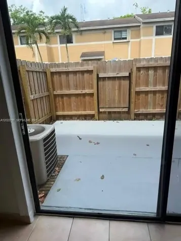 9475 Palm Creek N Pembroke Pines FL 33025