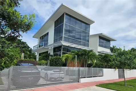 1201 W 47th Street Miami Beach FL 33140