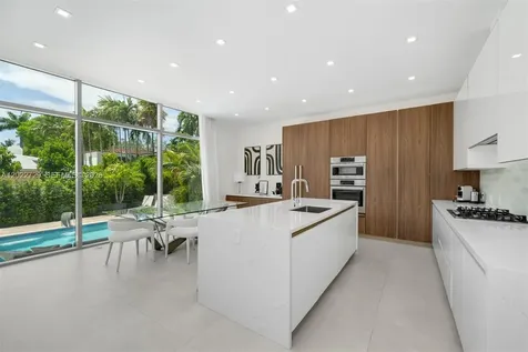 1201 W 47th Street Miami Beach FL 33140