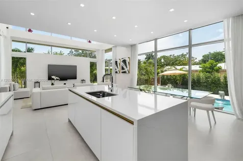 1201 W 47th Street Miami Beach FL 33140