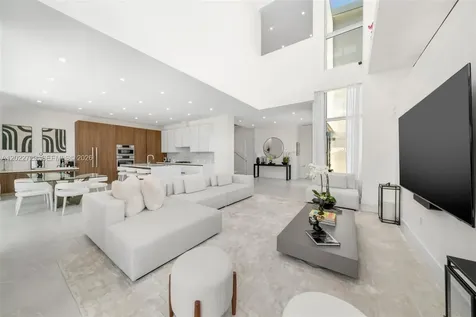 1201 W 47th Street Miami Beach FL 33140
