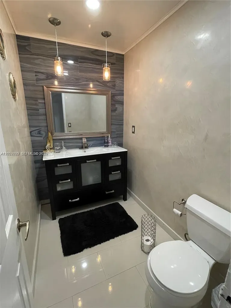 1640 N 70th Way Hollywood FL 33024