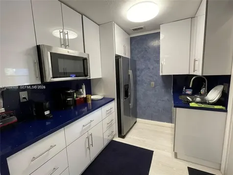 1640 N 70th Way Hollywood FL 33024