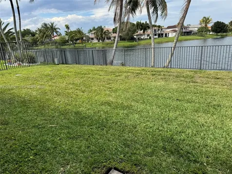 6950 W Wedgewood Avenue Davie FL 33331