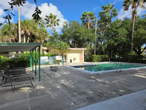 413 Lakeview Drive Weston FL 33326