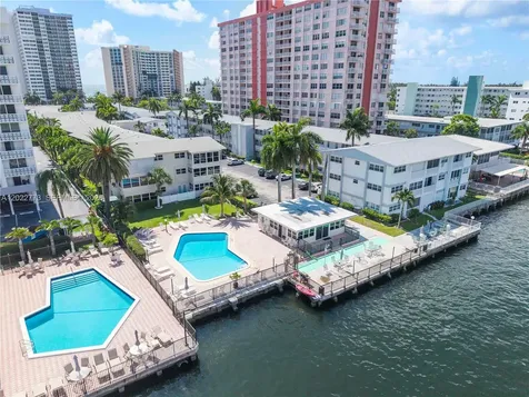 3133 S Ocean Drive Hallandale Beach FL 33009