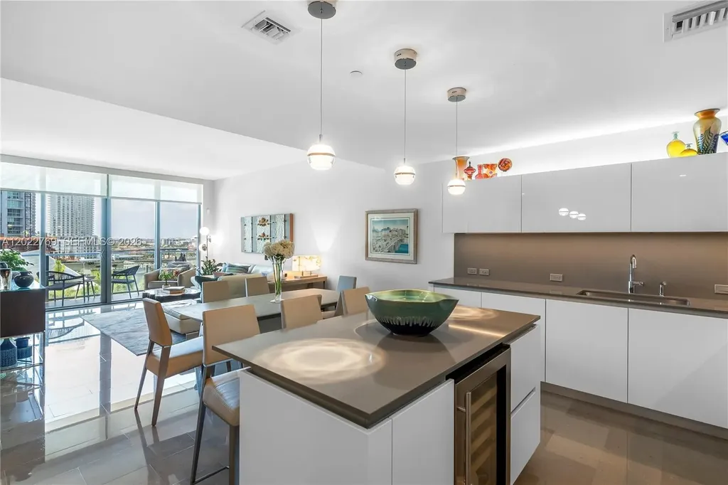 68 SE 6th Street Miami FL 33131