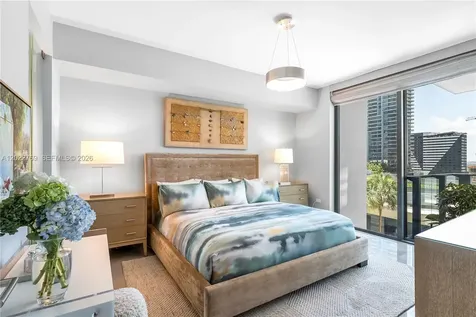 68 SE 6th Street Miami FL 33131