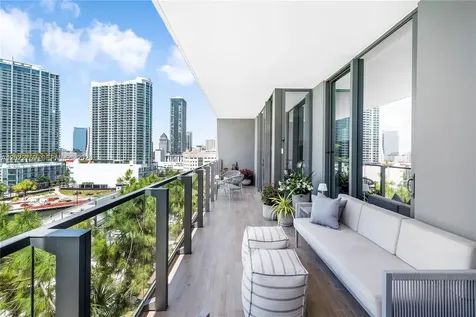 68 SE 6th Street Miami FL 33131