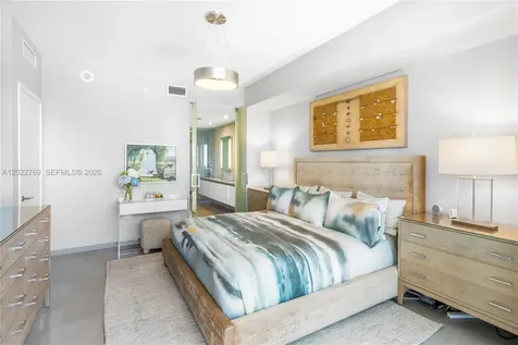 68 SE 6th Street Miami FL 33131