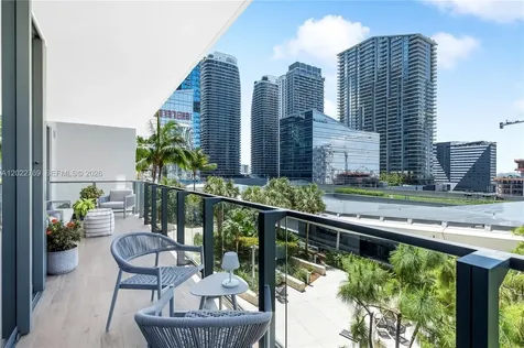 68 SE 6th Street Miami FL 33131