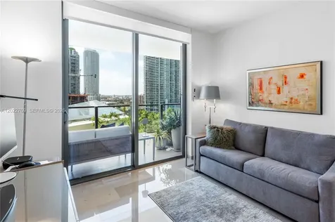 68 SE 6th Street Miami FL 33131