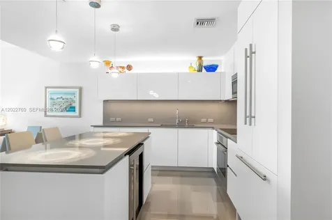68 SE 6th Street Miami FL 33131