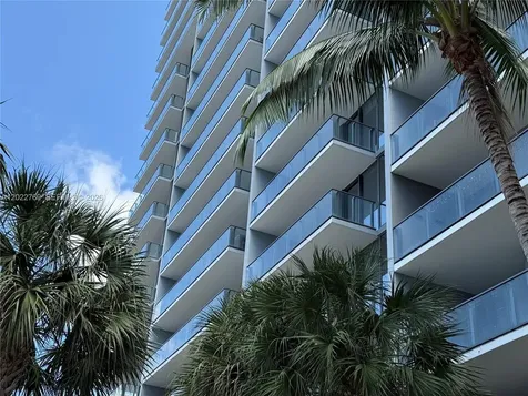 68 SE 6th Street Miami FL 33131