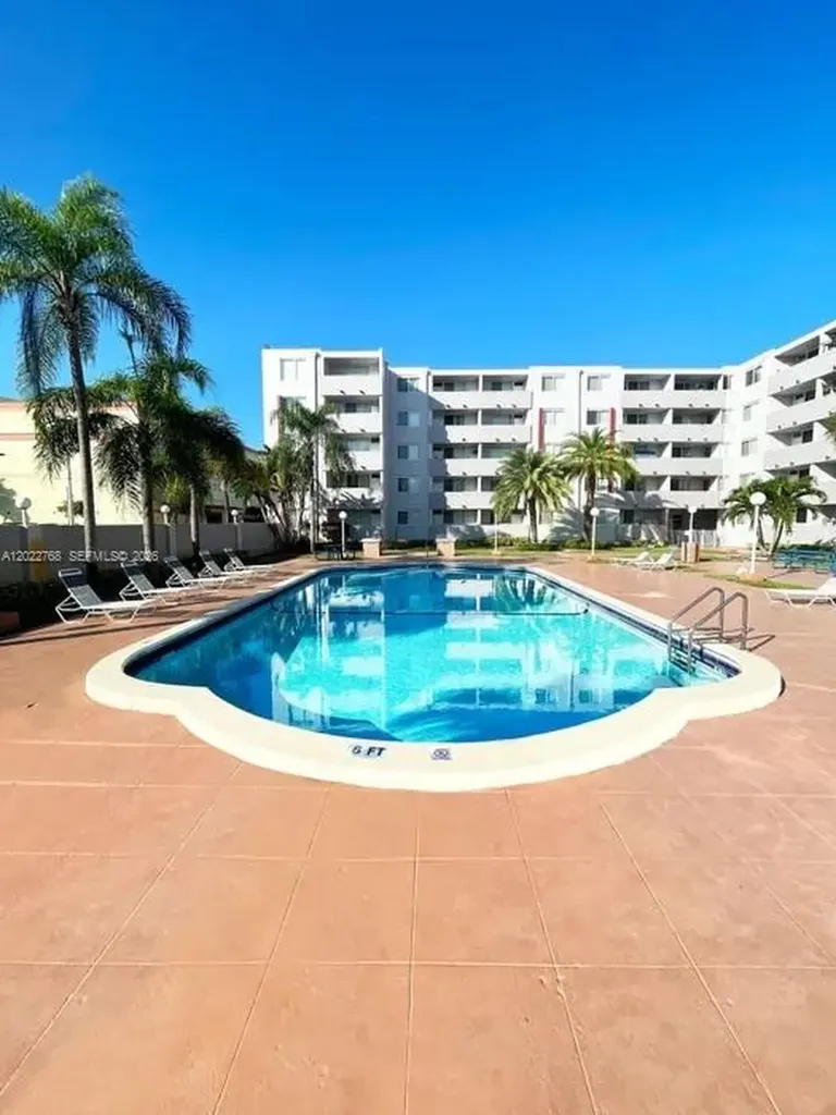 999 NE 167th Street North Miami Beach FL 33162