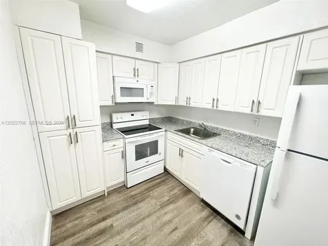 999 NE 167th Street North Miami Beach FL 33162