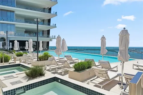300 Biscayne Blvd Way Miami FL 33131