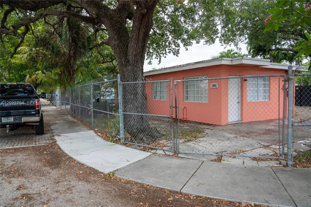 3401 NW 15th Street Miami FL 33125