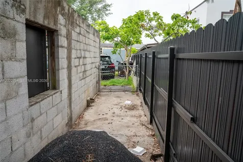 3401 NW 15th Street Miami FL 33125