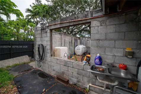 3401 NW 15th Street Miami FL 33125