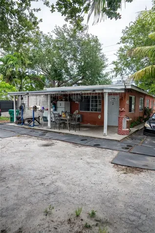 3401 NW 15th Street Miami FL 33125