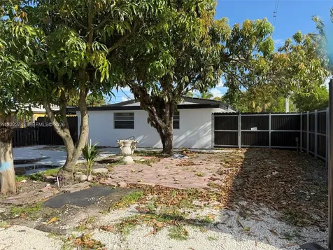1001 S 62nd Avenue Hollywood FL 33023