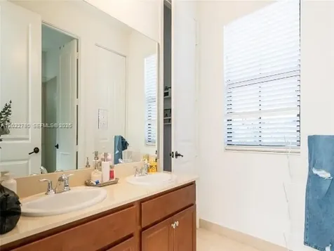 9794 W 34th Court Hialeah FL 33018