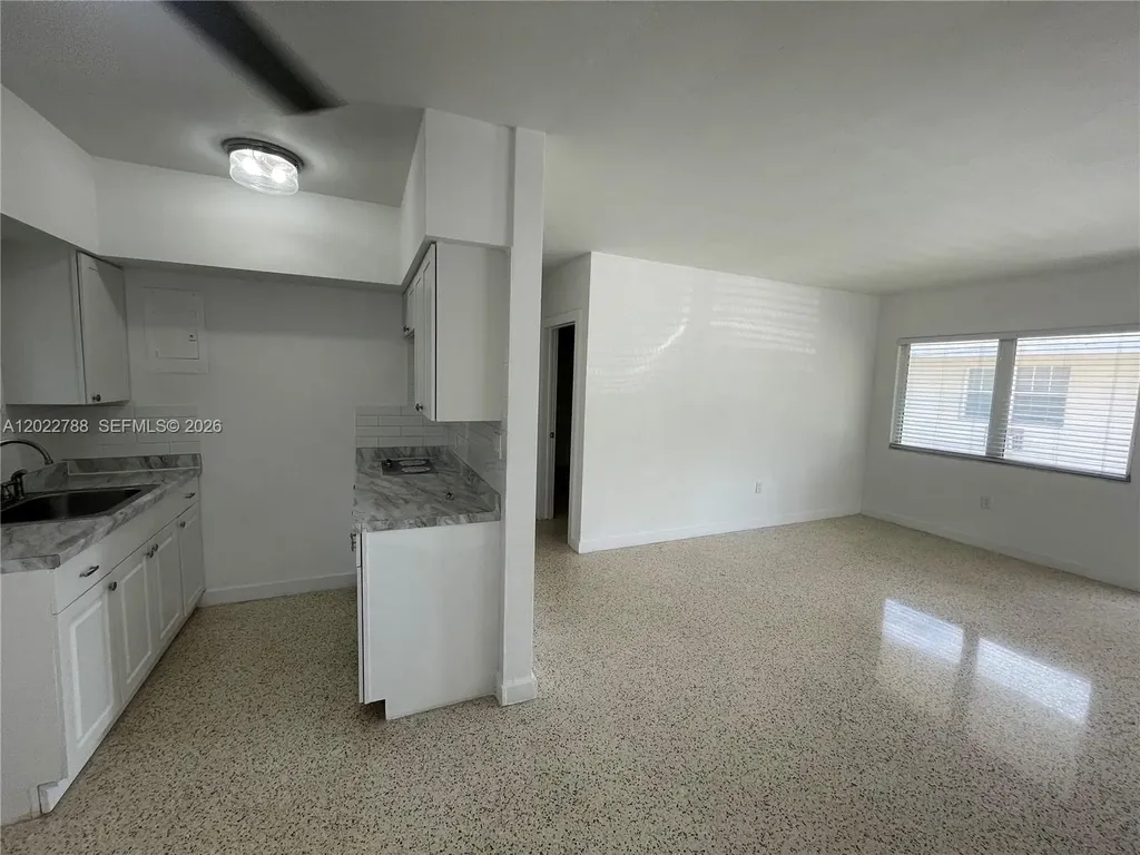 940 SW 4th Avenue Miami FL 33130