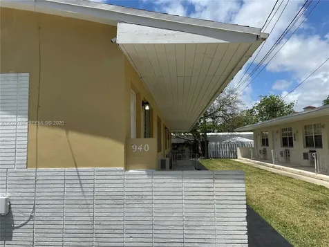940 SW 4th Avenue Miami FL 33130