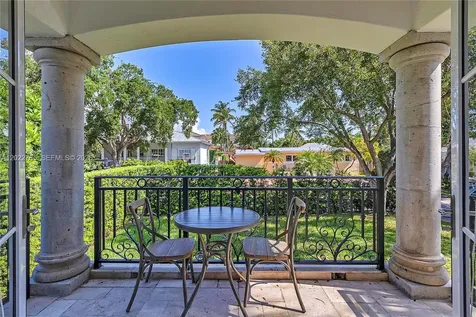 350 Redwood Lane Key Biscayne FL 33149