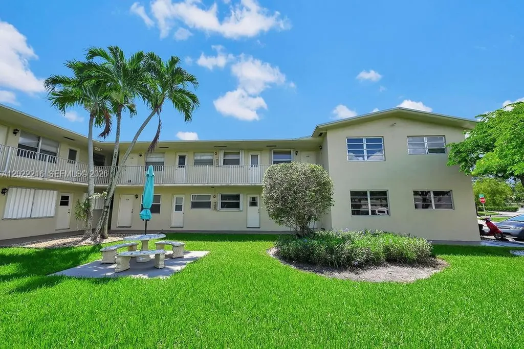 1301 N 12th Court Hollywood FL 33019