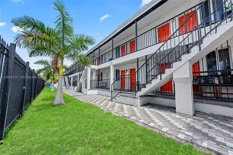 1829 NW 2nd Court Miami FL 33136