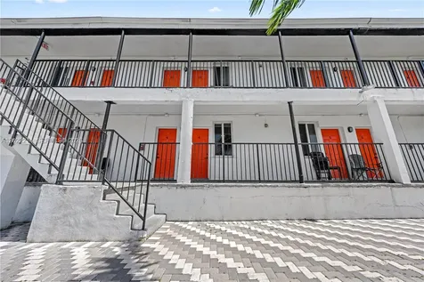1829 NW 2nd Court Miami FL 33136