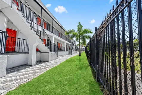1829 NW 2nd Court Miami FL 33136