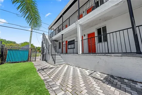 1829 NW 2nd Court Miami FL 33136