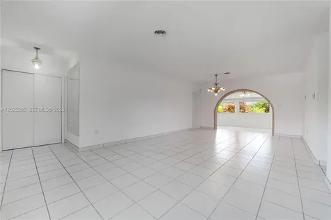 9460 Palmetto Club Lane E Palmetto Bay FL 33157