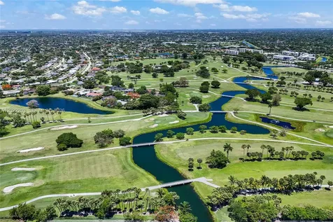 9460 Palmetto Club Lane E Palmetto Bay FL 33157