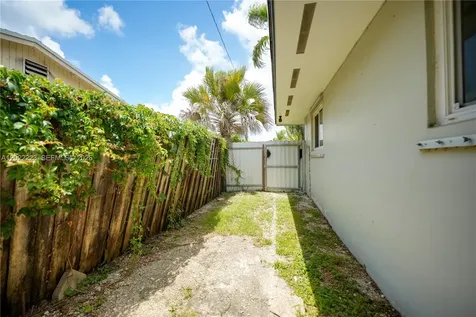 9921 SW 165th Terrace Miami FL 33157