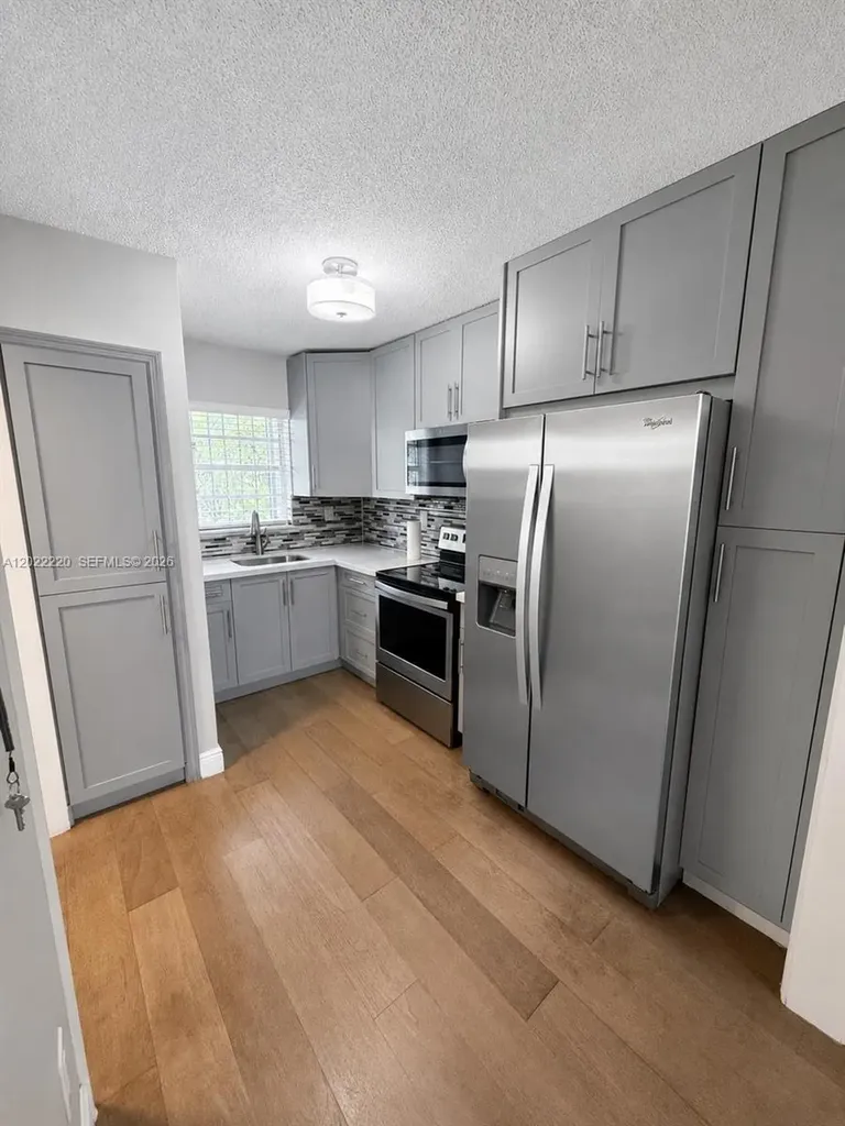 1635 W 44th Place Hialeah FL 33012