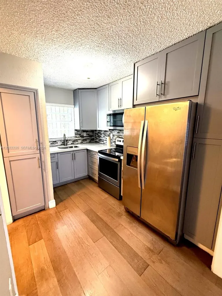 1635 W 44th Place Hialeah FL 33012