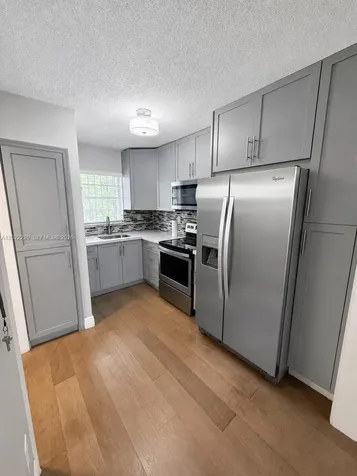 1635 W 44th Place Hialeah FL 33012