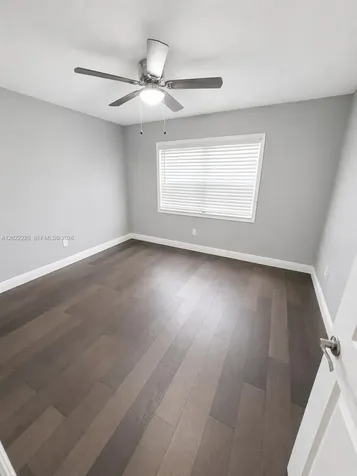 1635 W 44th Place Hialeah FL 33012