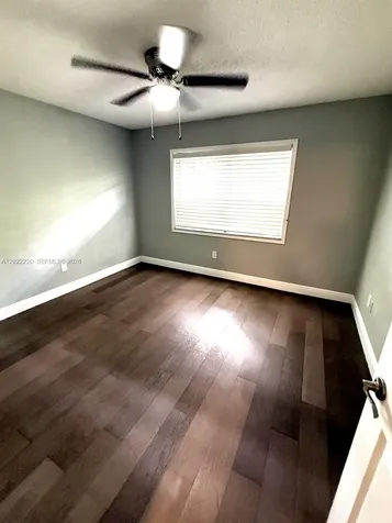 1635 W 44th Place Hialeah FL 33012